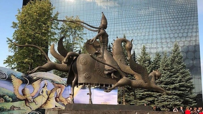 Минниханов открыл скульптуру «Каракуз» в Альметьевске